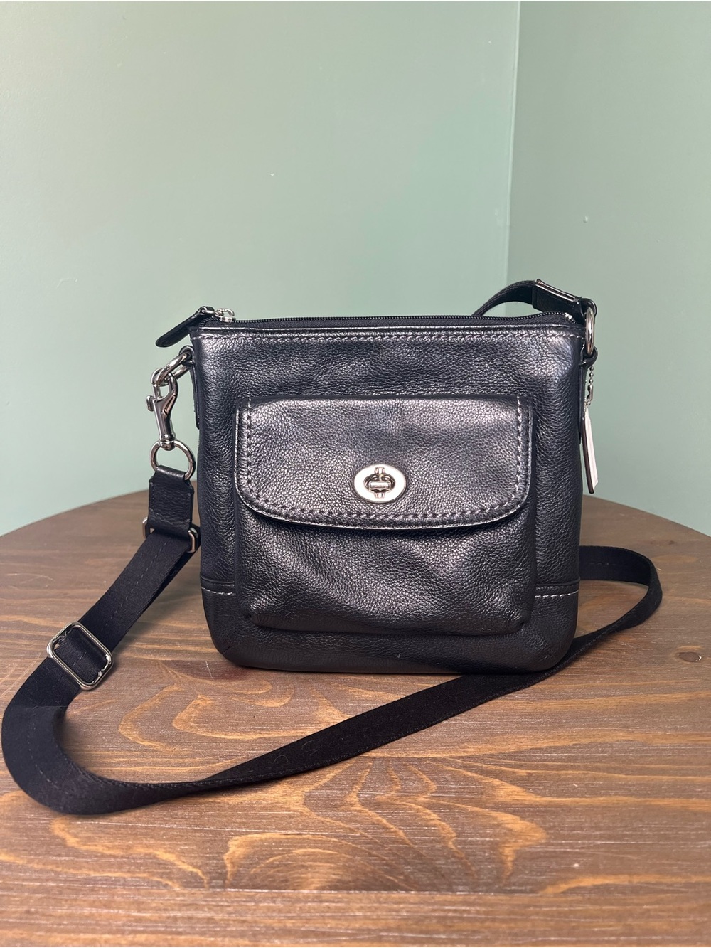 Coach Park Pebbled Leather Swingpack Crossbody Purse Black Silver Turnlock Y2K